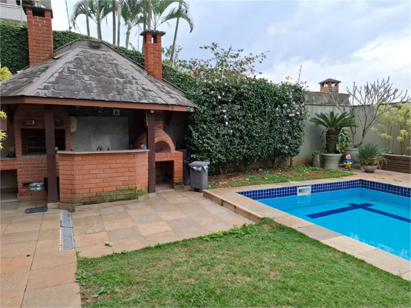Sobrado à venda com 4 quartos, sendo 2 suítes, em Jardim Leonor, São Paulo, SP