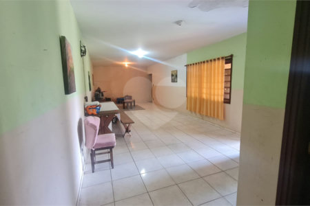 Chácara à venda com 3 quartos, sendo 1 suíte, em Vila Reis, Itapetininga, SP