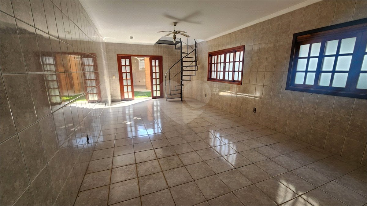 Casa à venda ou para alugar com 3 suítes no condomínio Villagio Capriccio, Louveira - SP