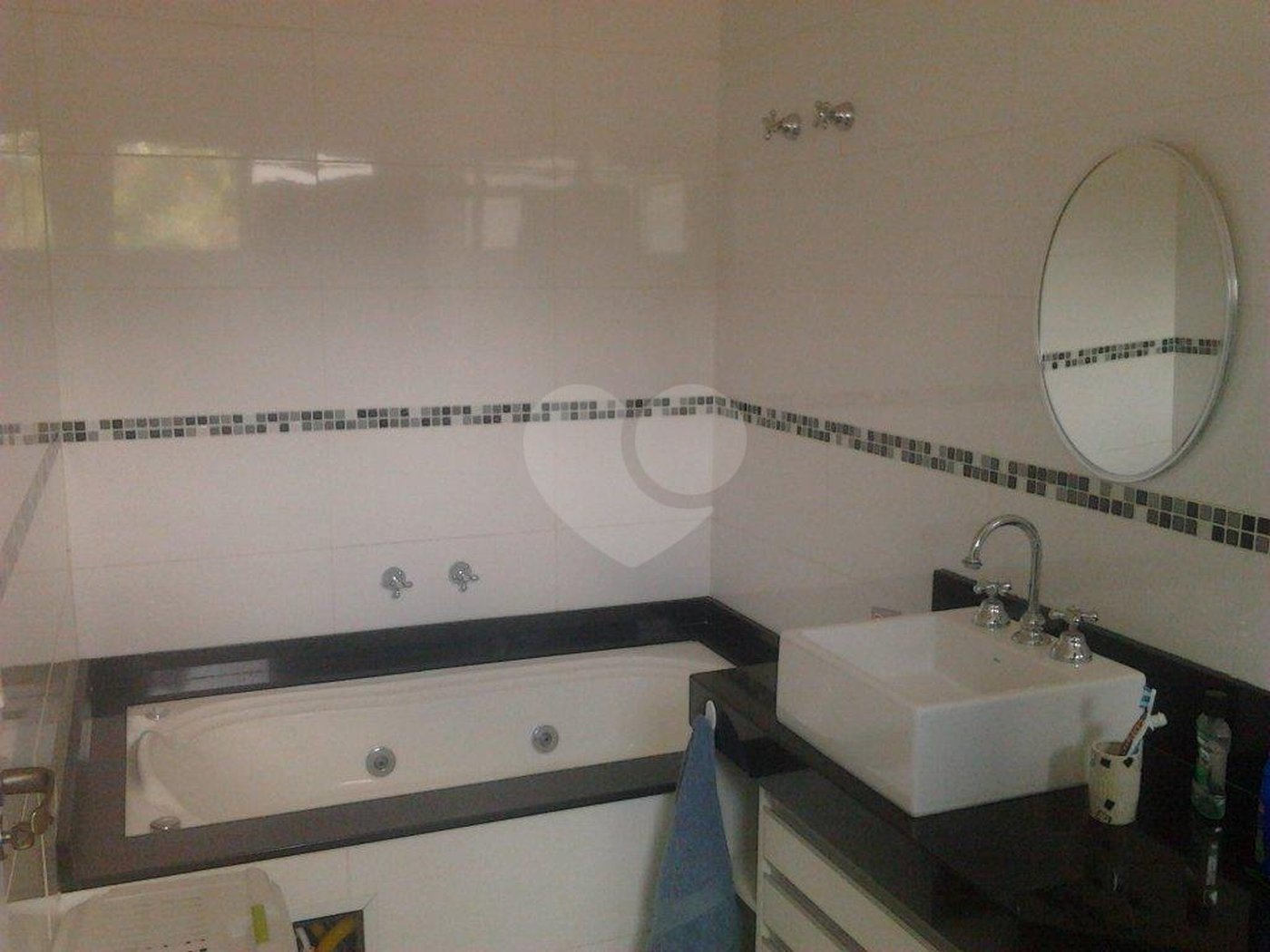 Sobrado à venda com 4 quartos, sendo 1 suíte, em Alto da Boa Vista, São Paulo, SP