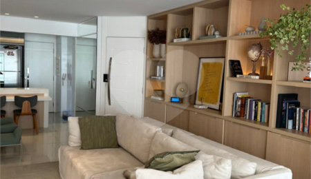 Apartamento à venda com 3 quartos, sendo 1 suíte,  em Jardim Leonor Mendes de Barros, São Paulo, SP