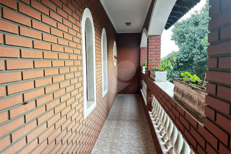 Sobrado à venda com 4 quartos, sendo 2 suítes, em Vila Júlia, Poá, SP