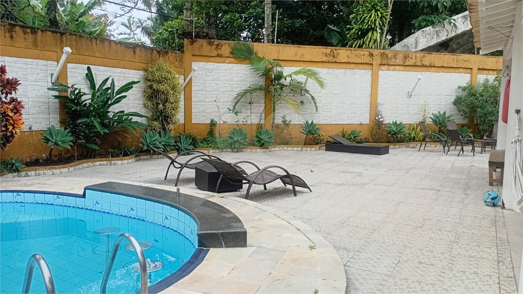 Casa à venda com 4 quartos, sendo 2 suítes, no condomínio Canamari, São Paulo - SP