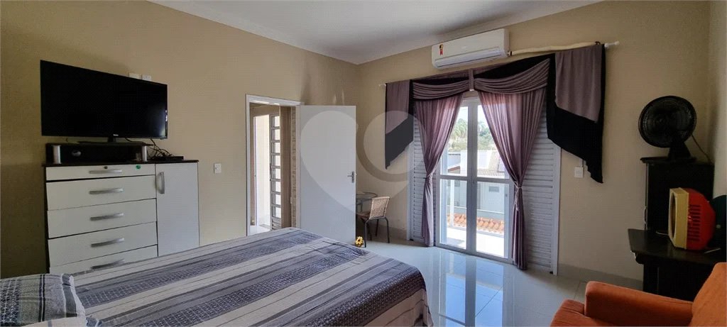 Casa à venda com 3 quartos, sendo 1 suíte, no condomínio Chácaras do Lago, Vinhedo - SP