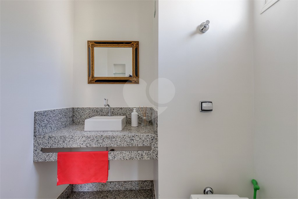 Casa à venda ou para alugar com 3 quartos, sendo 1 suíte,  no condomínio Chácara Flora, São Paulo - SP
