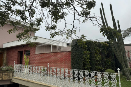 Sobrado à venda com 4 quartos, sendo 3 suítes, em Interlagos, São Paulo, SP
