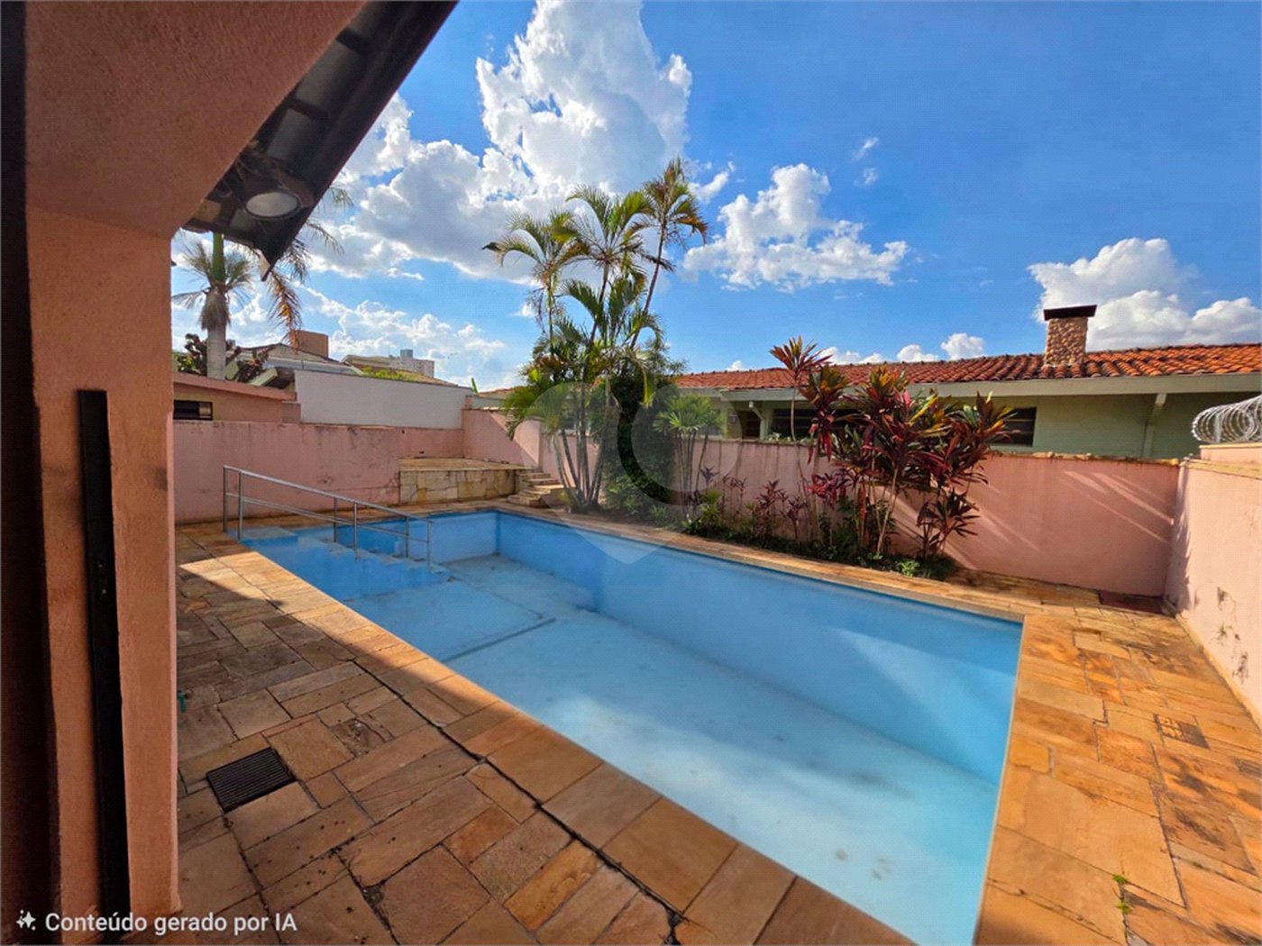 Casa Térrea 5 quartos bem localizada com piscina.
