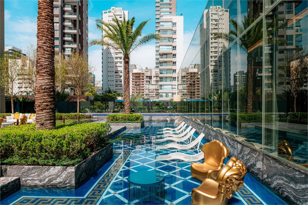 Apartamento à venda com 3 suítes em Moema, São Paulo, SP