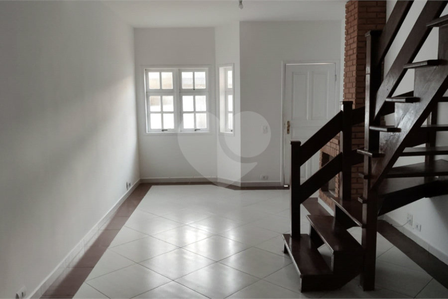 Casa à venda com 2 suítes no condomínio Village Palmas, São Paulo - SP