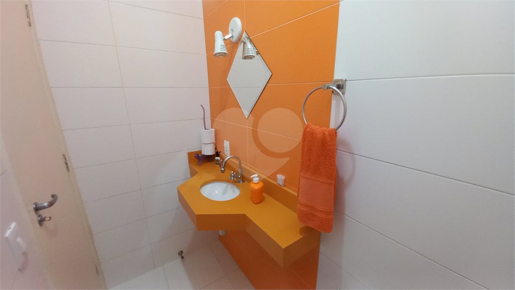 Sobrado à venda com 3 quartos, sendo 1 suíte, em Vila Gomes, São Paulo, SP
