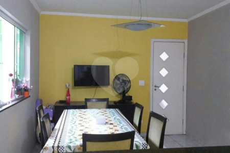 Sobrado à venda com 3 quartos, sendo 1 suíte,  em Vila Mazzei, São Paulo, SP