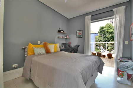 Casa à venda com 3 quartos, sendo 1 suíte, em Vila Mariana, São Paulo, SP