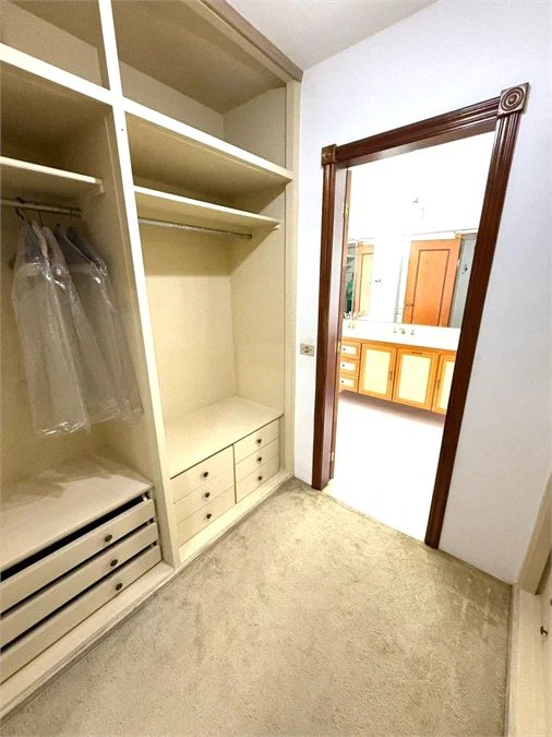Sobrado à venda com 5 quartos, sendo 3 suítes, em Jardim Leonor, São Paulo, SP