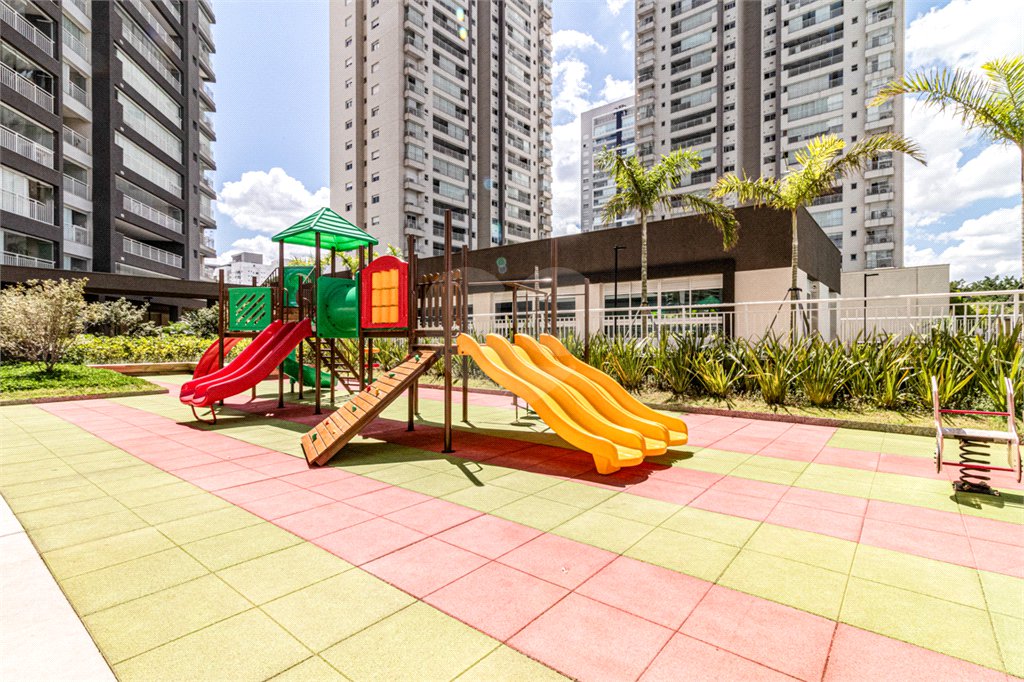 Apartamento à venda com 3 quartos, sendo 1 suíte,  em Vila Anastácio, São Paulo, SP