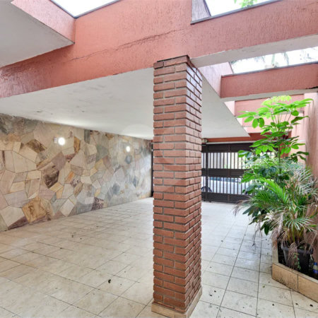 Sobrado à venda com 4 quartos, sendo 1 suíte, em Interlagos, São Paulo, SP