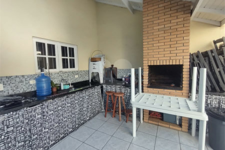 Casa à venda com 3 quartos, sendo 2 suítes, em Jardim Mangalot, São Paulo, SP