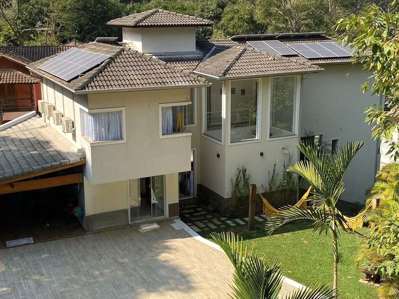 Casa à venda com 4 quartos, sendo 3 suítes,  no condomínio Vilarejo, Carapicuíba - SP