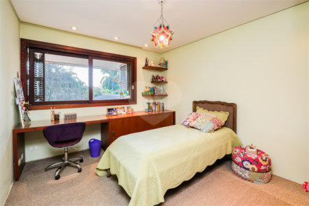 Casa à venda com 4 quartos, sendo 2 suítes, em Jardim Cordeiro, São Paulo, SP