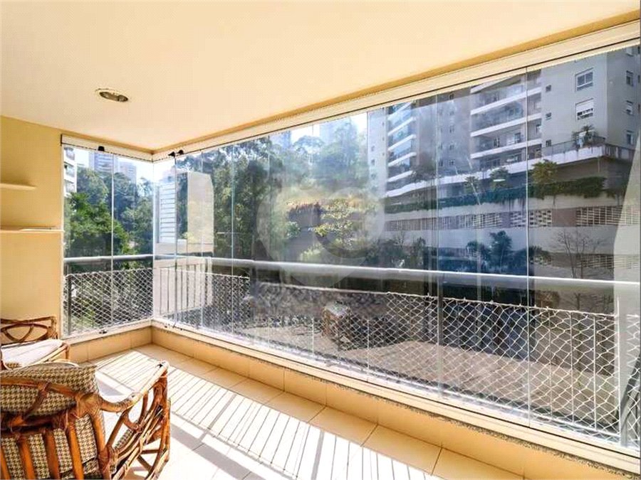 Apartamento à venda ou para alugar com 3 quartos, sendo 1 suíte,  em Vila Andrade, São Paulo, SP