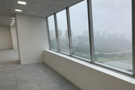 Sala à venda em Várzea de Baixo, São Paulo, SP