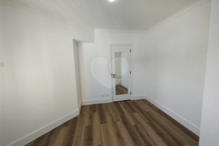 Apartamento à venda com 5 quartos, sendo 2 suítes, em Aclimação, São Paulo, SP