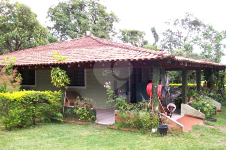 Chácara a venda no Aracê de Santo Antônio .