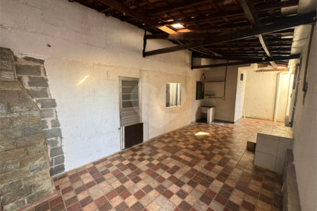 Casa á venda, com 2 Dormitórios e Edícula, em São Carlos-SP.
