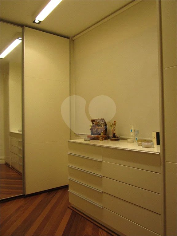 Cobertura Duplex com 126,metros quadrados próximo ao Shopping Pátio Paulista.