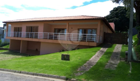 Casa à venda com 4 suítes no condomínio Parque dos Resedas, Itupeva - SP