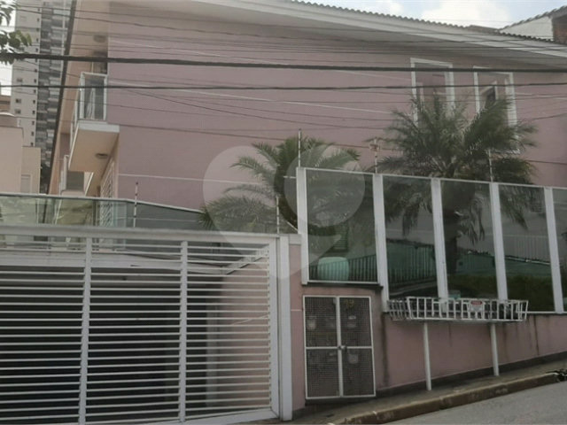 Casa à venda com 3 quartos, sendo 2 suítes,  no condomínio Mário Araújo, São Paulo - SP
