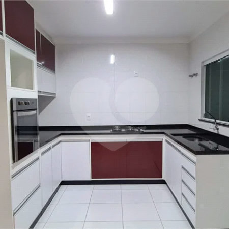 Casa à venda com 3 quartos, sendo 1 suíte, no condomínio Alvorada Parque Vitória, São Paulo - SP
