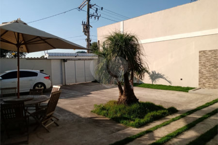 Casa à venda com 4 quartos, sendo 1 suíte, no condomínio Monte Líbano, Rio de Janeiro - RJ