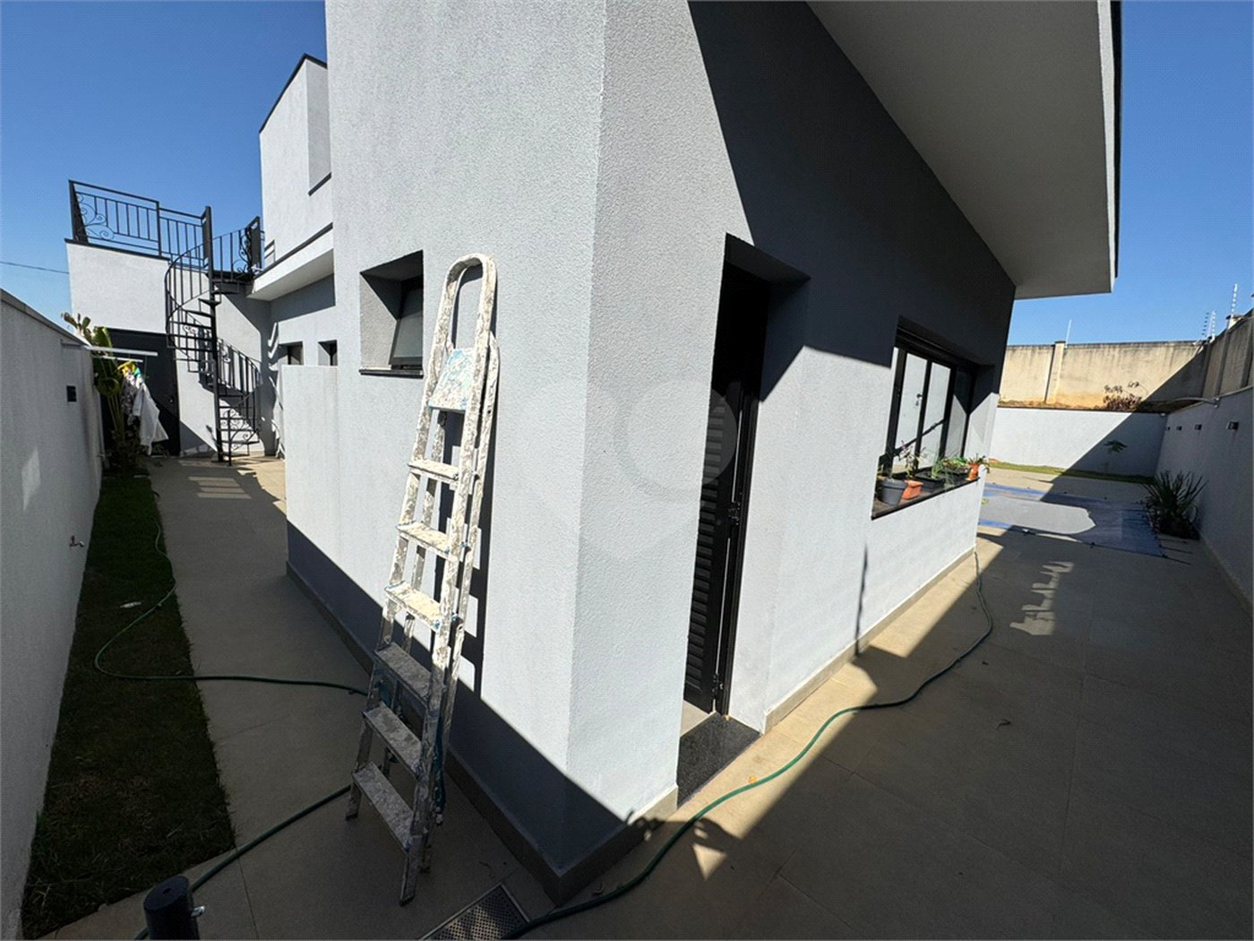 Casa à venda com 3 suítes no condomínio Reserva Central Parque, Salto - SP