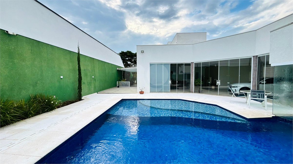 Casa à venda com 4 suítes no condomínio Dos Lagos, Itupeva - SP