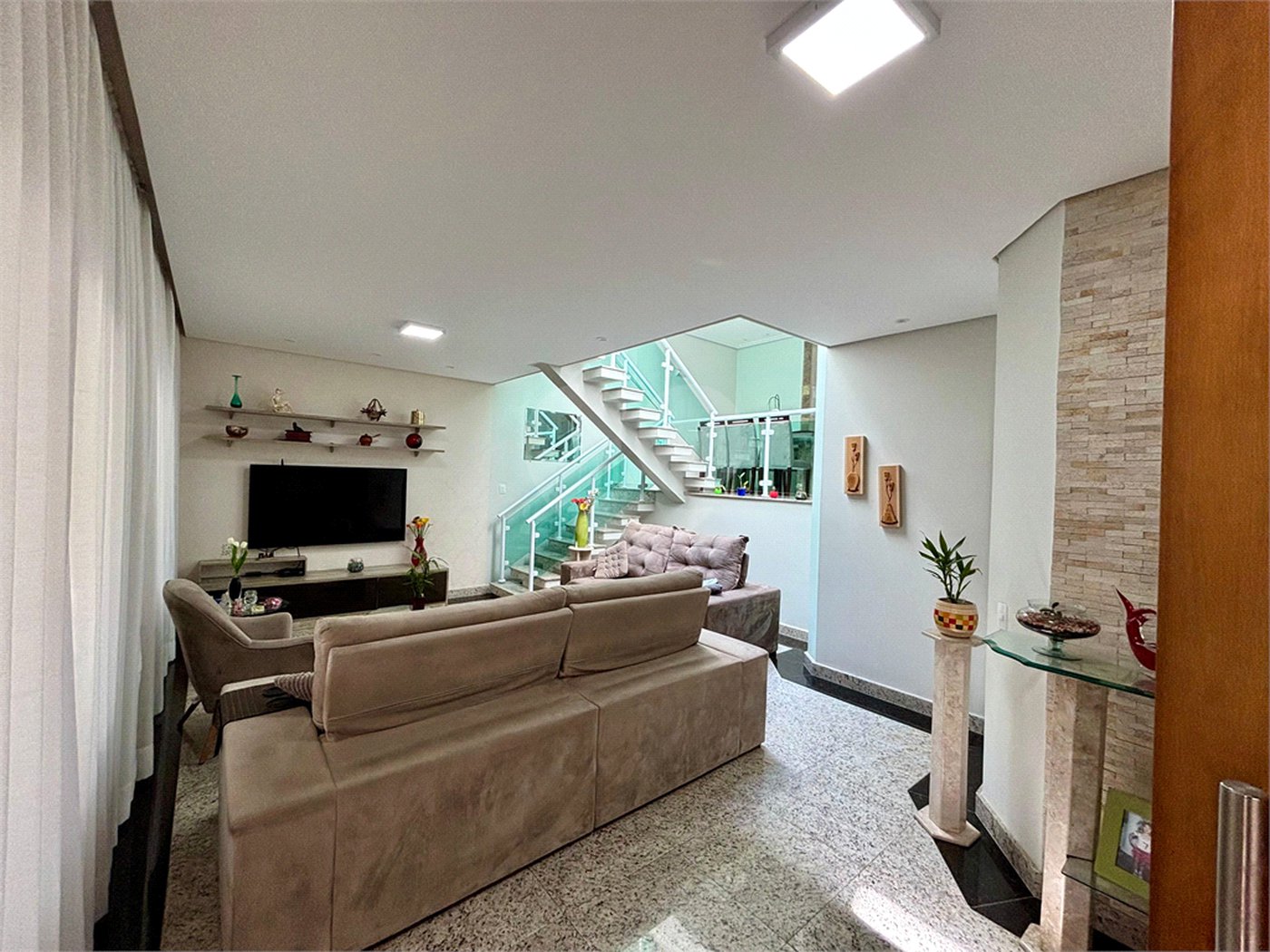 Casa à venda ou para alugar com 6 quartos, sendo 1 suíte, em Residencial/Comercial, Guarulhos, SP