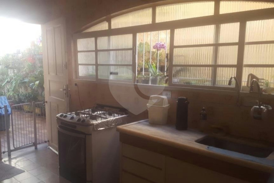 Casa à venda com 3 quartos, sendo 1 suíte, no condomínio Residencial Tremembé, São Paulo - SP