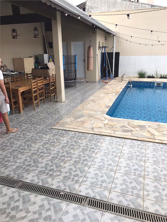Sobrado à venda com 3 suítes em Vila Oliveira, Mogi das Cruzes, SP