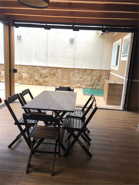 Casa à venda com 3 quartos, sendo 1 suíte, no condomínio Fiorella, Valinhos - SP