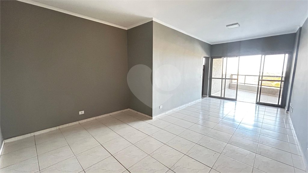 Apartamento à venda com 3 quartos, sendo 1 suíte, no Centro, Três Lagoas, MS