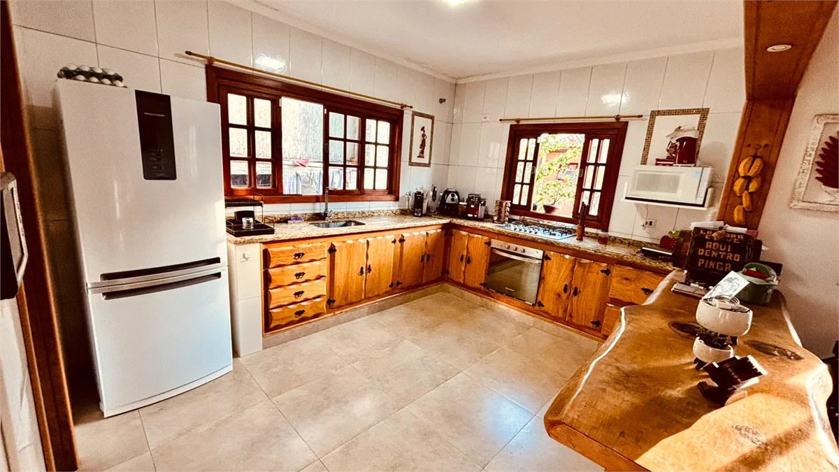 Sobrado à venda com 3 quartos, sendo 1 suíte, em Chácara Recanto Verde, Cotia, SP
