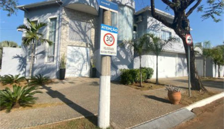 Casa à venda com 3 suítes no condomínio Campos do Conde I, Paulínia - SP