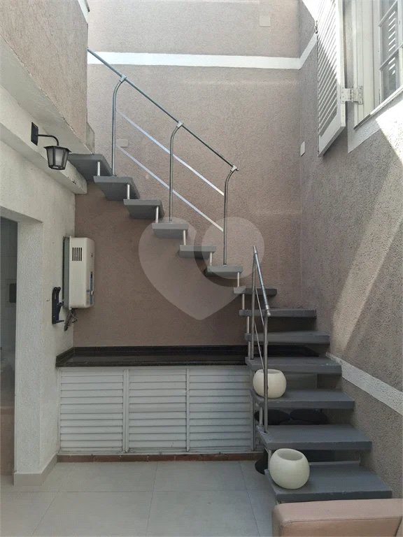 Casa à Venda na Vila Rosália | 4 Dorms, Área Gourmet e Rua Sem Saída