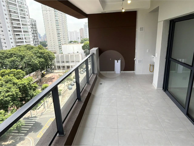 Apartamento à venda com 3 quartos, sendo 1 suíte,  em Alto da Boa Vista, São Paulo, SP