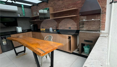 Casa à venda com 3 quartos, sendo 1 suíte,  no condomínio Residencial Vegas, São Paulo - SP