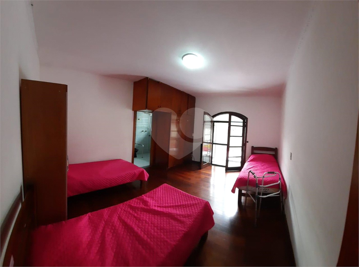 Sobrado à venda com 10 quartos, sendo 3 suítes, em Tremembé, São Paulo, SP
