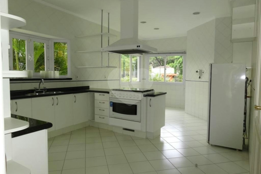 Casa à venda com 4 suítes no condomínio Jardim Ibiratiba, São Paulo - SP