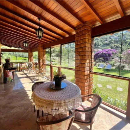 Casa à venda com 4 suítes no condomínio Quinta do Lago, Petrópolis - RJ
