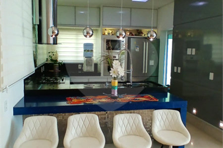 Casa à venda com 3 suítes no condomínio Figueira Garden, Atibaia - SP