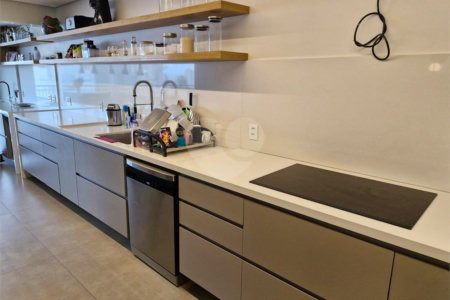 Apartamento à venda com 3 suítes em Vila Suzana, São Paulo, SP