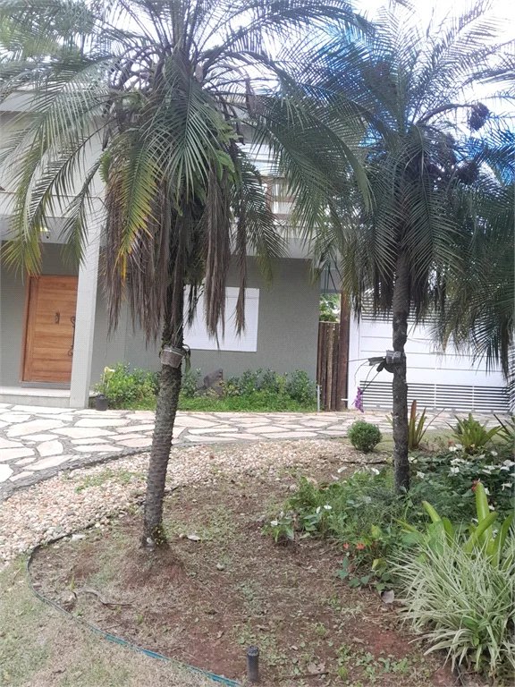 Casa à venda ou para alugar com 4 suítes em Chácaras São Carlos, Cotia, SP